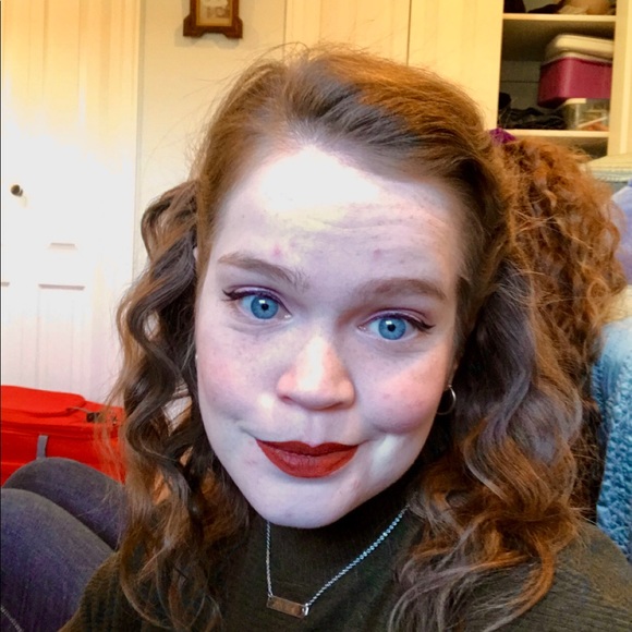 Meet your Posher, Adrianna - Picture 1 of 1